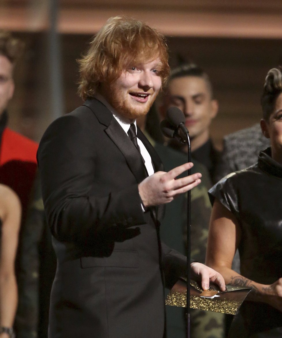 Cenu za nejlepší píseň roku získal zpěvák Ed Sheeran za Thinking Out Loud.