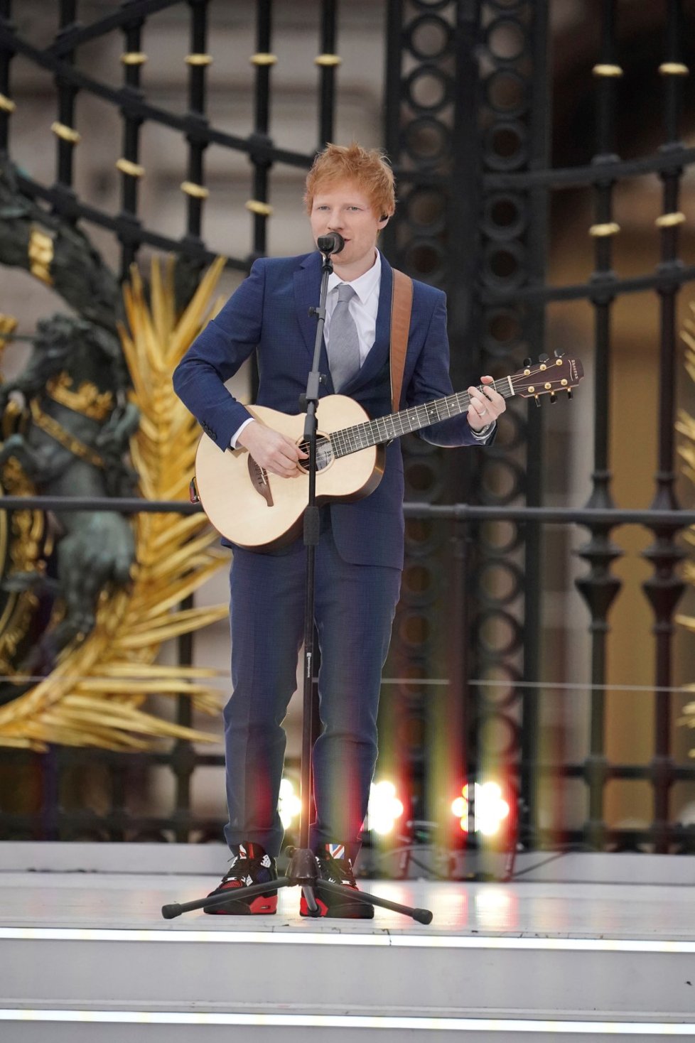 Ed Sheeran na oslavách královnina jubilea