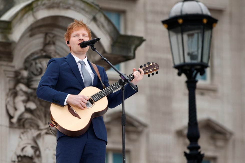 Ed Sheeran na oslavách královnina jubilea