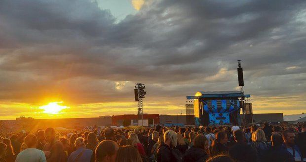 Ed Sheeran vystoupil v Letňanech. Podle pořadatelů na jeho koncert zamířilo 80 tisíc návštěvníků.