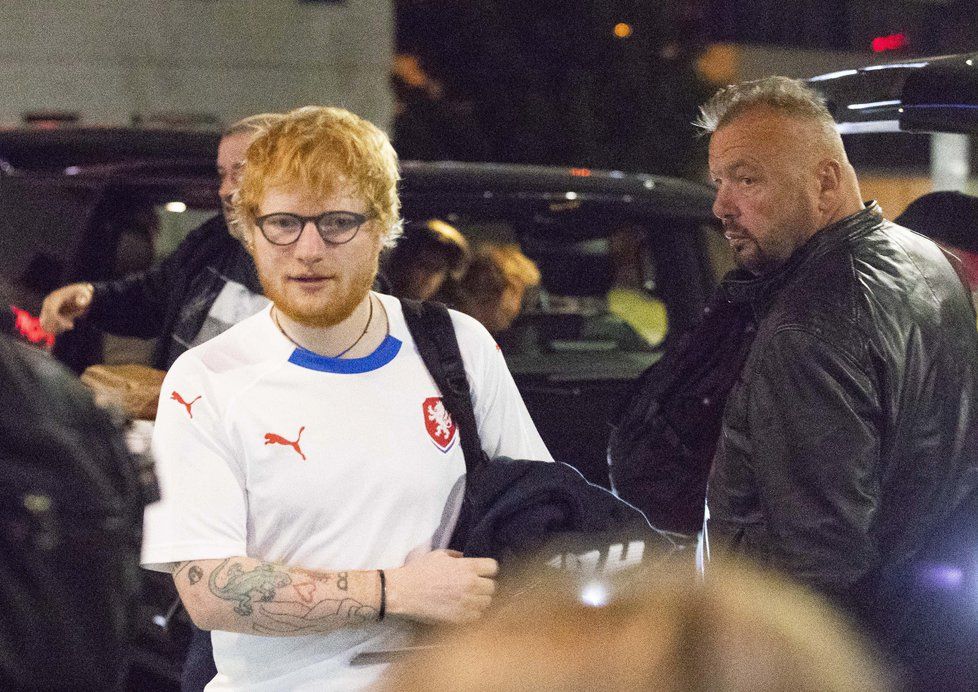 Ed Sheeran odletěl z Prahy.