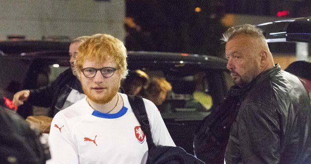 Ed Sheeran odletěl z Prahy