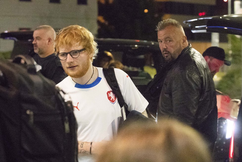 Ed Sheeran odletěl z Prahy.