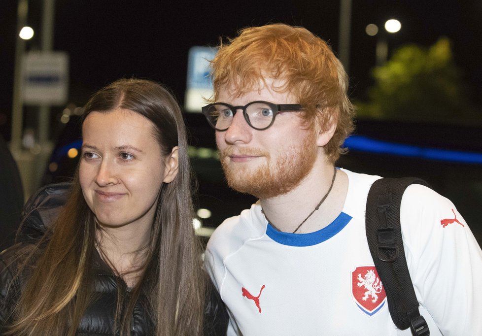 Ed Sheeran odletěl z Prahy.