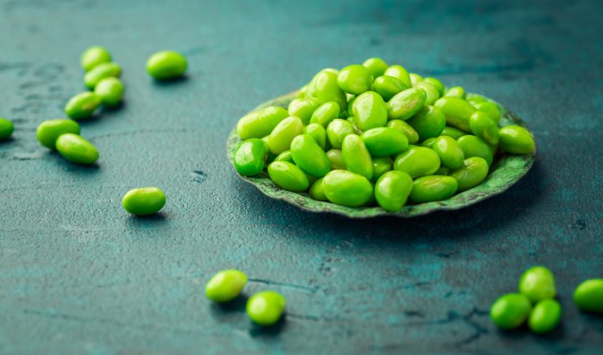 Sójové boby edamame jsou velmi chutné a jejich příprava zabere jen pár minut. Sójové boby edamame jsou velmi chutné a jejich příprava zabere jen pár minut.