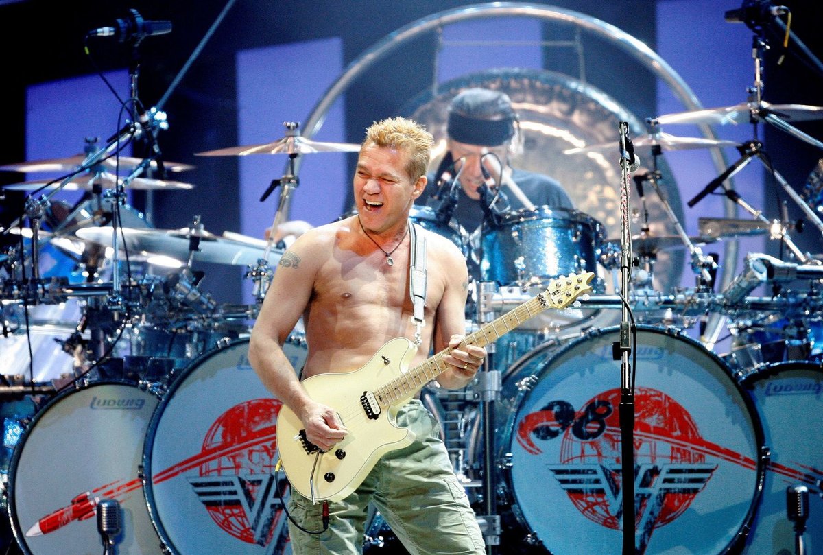 Slavný kytarista Eddie Van Halen (†65) zemřel na rakovinu.