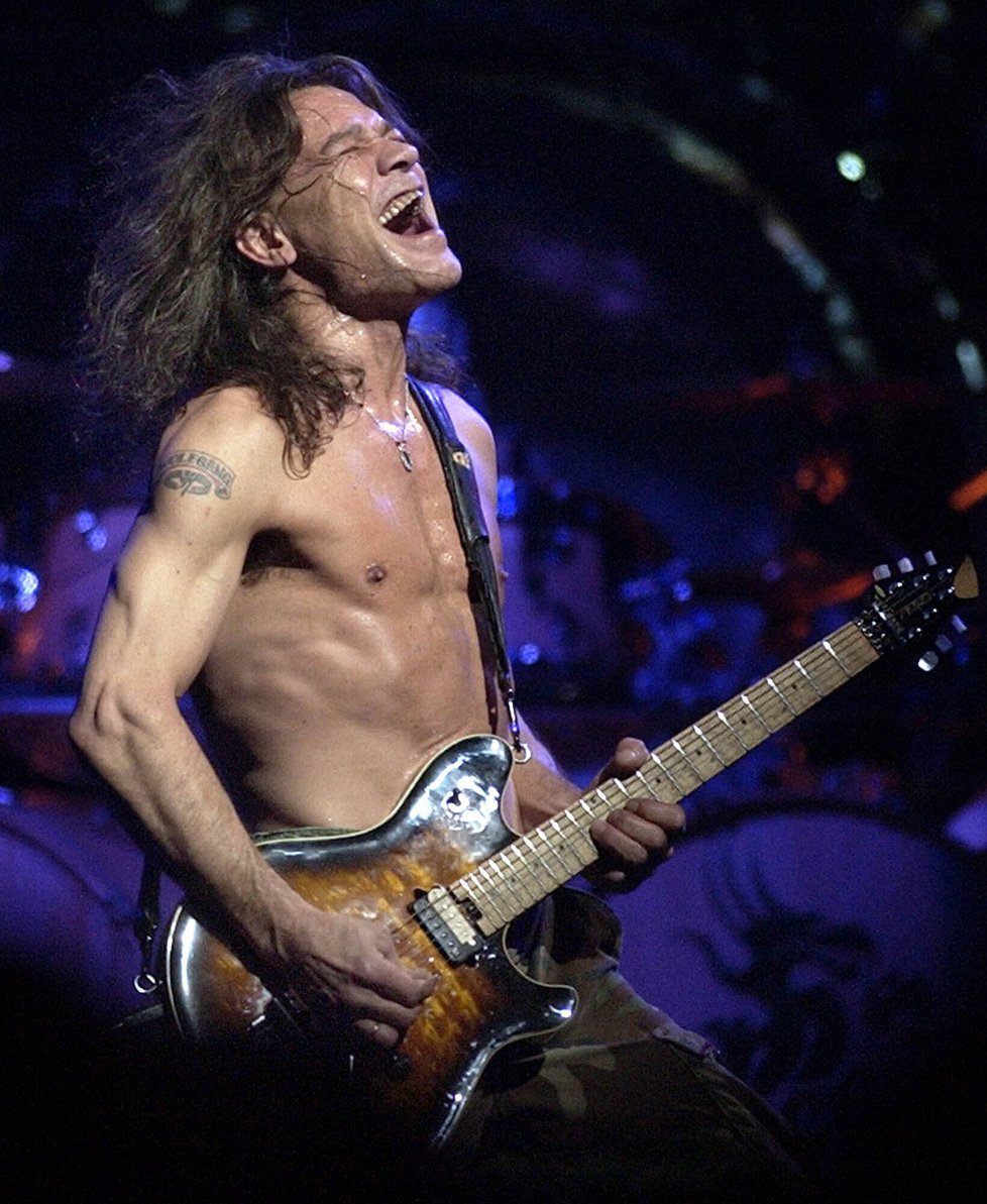Slavný kytarista Eddie Van Halen (†65) v dobách své největší slávy.