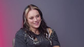 Ewa Farna zve na „trojku“ v Edenu a boří mýty o celebritách: I silní lidé mají své křehkosti Ewa Farna zve na „trojku“ v Edenu a boří mýty o celebritách: I silní lidé mají své křehkosti