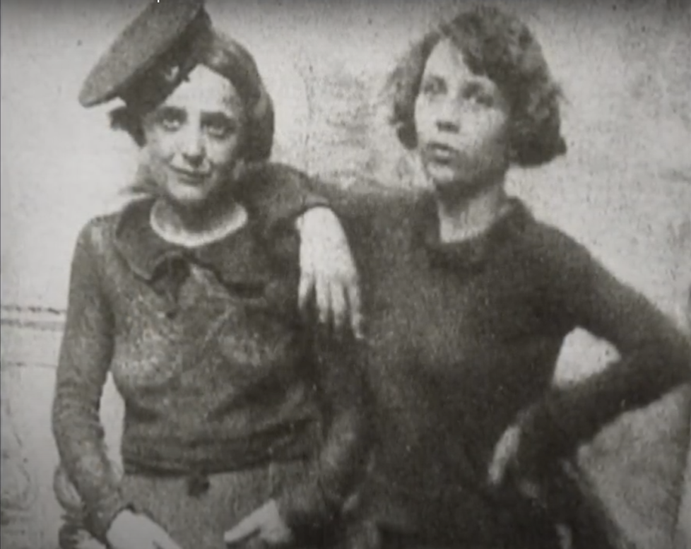 Edith Piaf začínala na ulici.