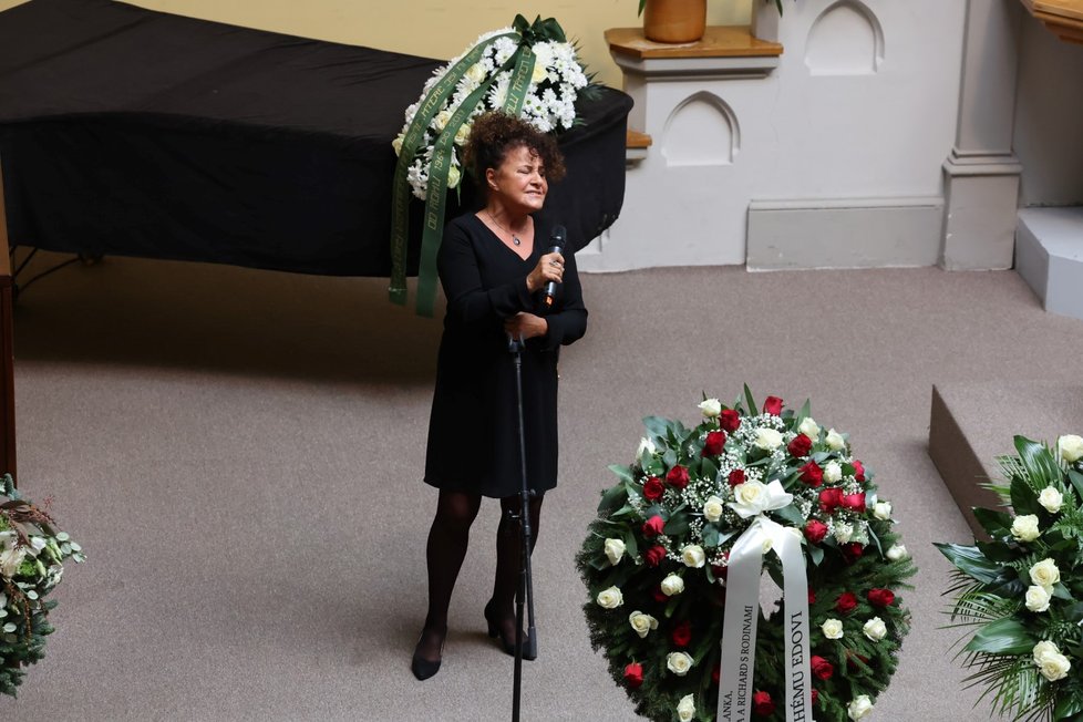 Na pohřbu zazpívala Jitka Zelenková.