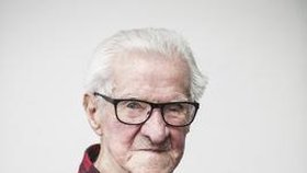 Eduardu Markovi je sice 101 let, ale neustále se usmívá, má dobrou náladu, a jeho recept na dlouhověkost? Nedělejte si starosti.