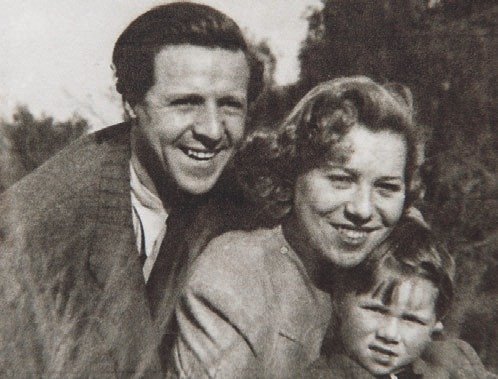 Eduard Marek se svojí krásnou manželkou Helenou a synem.