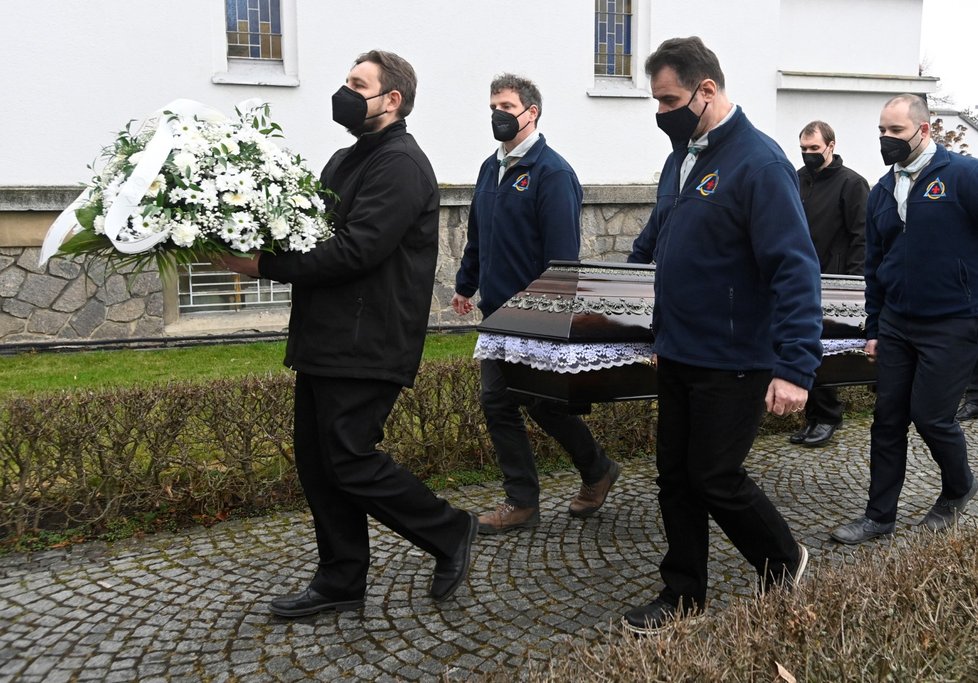 V pražském Kostele svaté Anežky České v Záběhlicích proběhlo poslední rozloučení s nejstarším českým skautem Eduardem Markem. Bylo mu 104 let