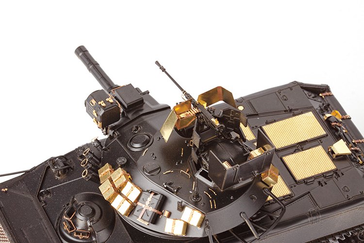 Model tanku osazený fotoleptovými doplňky, na kterých je dobře vidět jemnost detailu