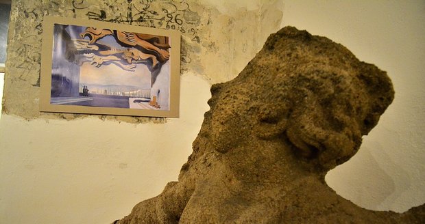 Galerie Lapidárium představuje akvarely scénografa Eduarda Tomka