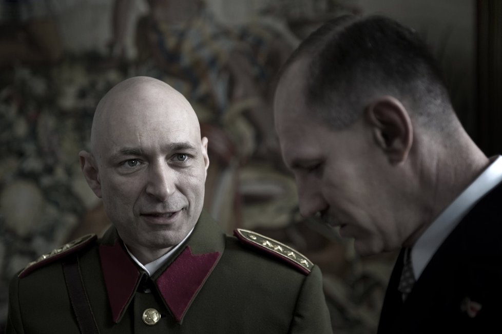 Daniel Landa jako plukovník Moravec, který se dostává do rozepře s prezidentem Benešem.