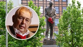Aktivisté v Brně červenou barvou natřeli sochu exprezidenta Edvarda Beneše, MIloš Zeman čin odsoudile