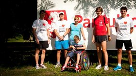 Europoslanec běháním chce pomoct holčičce upoutané na invalidní vozík