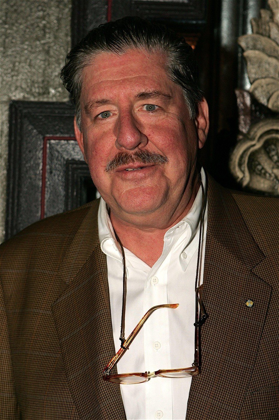 Edward Herrmann zemřel na Silvestra na nádor na mozku.