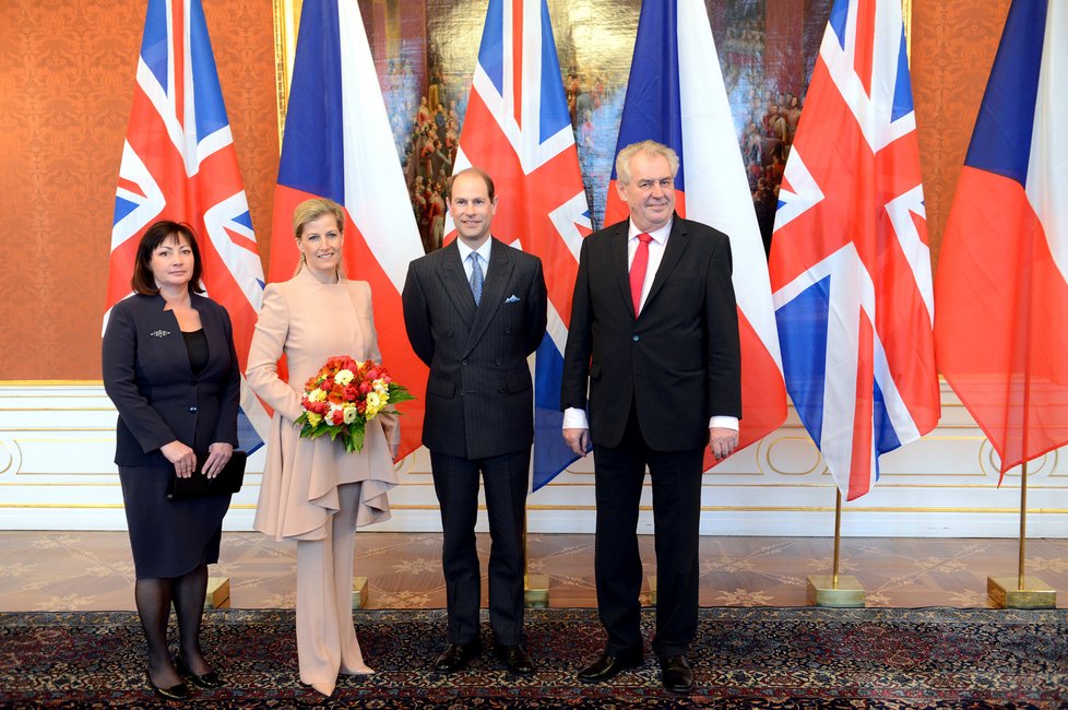 Princ Edward v Praze v roce 2013: S manželkou Sophií vyrazili na Pražský hrad, kde je přivítal tehdejší prezident Zeman s první dámou Ivanou.