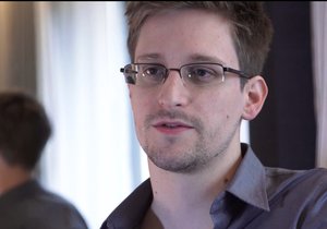Snowden poprvé od svého útěku veřejně promluvil a hned se pustil do Kongresu!