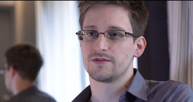 Edward Snowden utekl po zveřejnění tajných informací do Ruska.