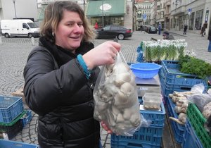 Zvážit, spočítat, naťukat do pokladny, vytisknout účtenku...