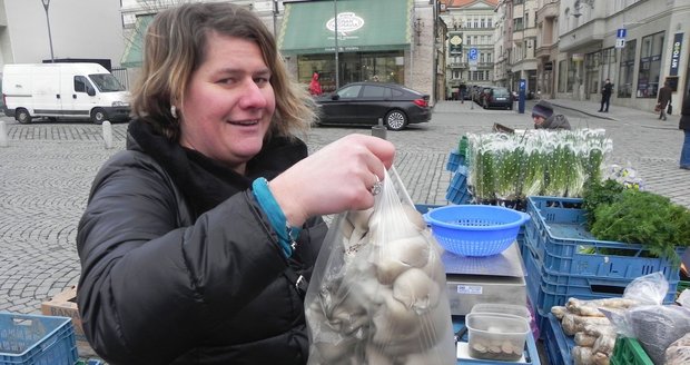 Zelinářka a pekař na Zelném rynku: Jeden zápolí od rána s EET, druhý má ještě rok čas