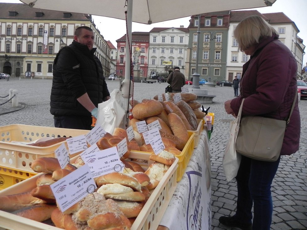 Pekaře z Bzenecka čeká EET až za rok. I tak pozoroval, jak to u sousedního zelinářského krámku zvládali.