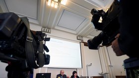 Ministr financí Ivan Pilný a náměstkyně pro daně a cla Alena Schillerová vystoupili 1. prosince v Praze na tiskové konferenci k prvnímu výročí spuštění elektronické evidence tržeb.