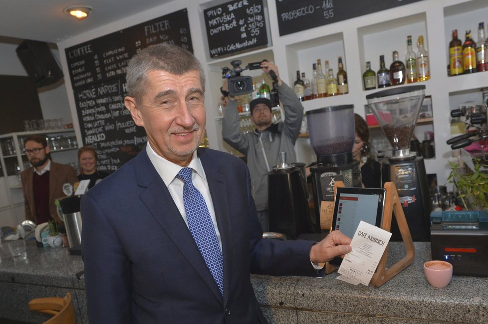 Andrej Babiš v den ostrého startu EET