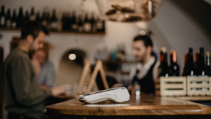 Zhruba třetina podnikatelů vypnula EET. Na snímku terminál od firmy Storyous.