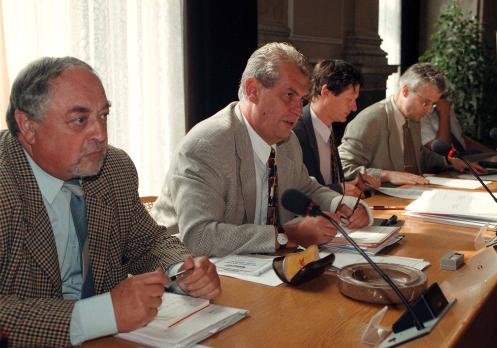 Zemanova vláda: Egon Lánský vedle Zemana, Mertlíka a Špidly