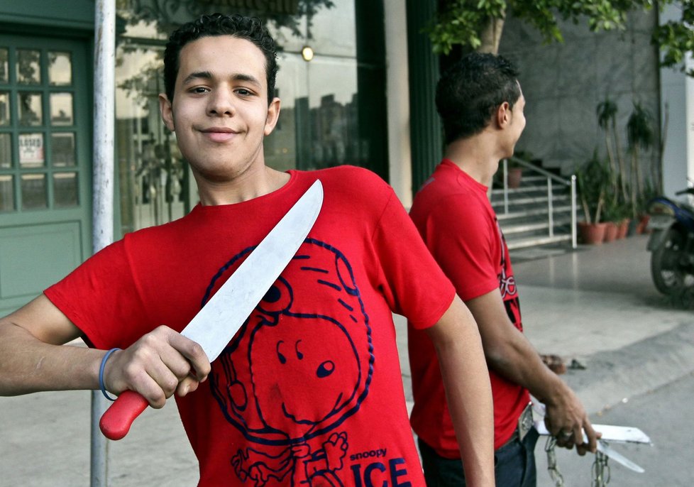 Mladíci z Káhiry vzali nože a vyrazili do ulic...