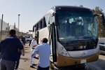 Pravděpodobně bomba zasáhla v neděli odpoledne autobus plný turistů poblíž pyramid v egyptské Gíze. (19.5.2019)