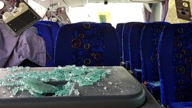 Pravěpodobně bomba zasáhla v neděli odpoledne autobus plný turistů poblíž pyramid v egyptské Gíze. (19.5.2019)