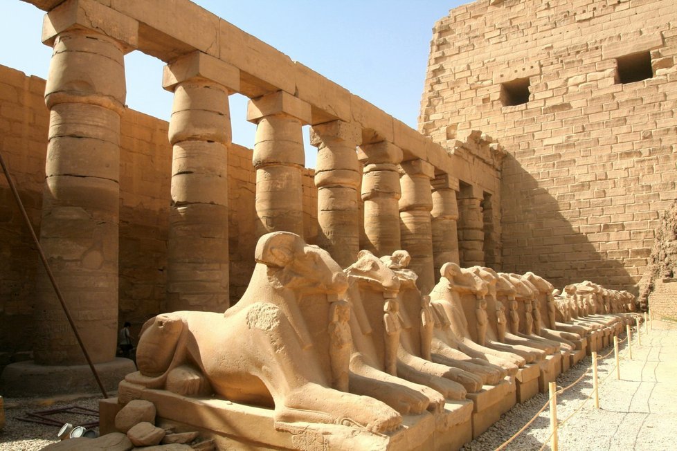 Karnak je nejrozsáhlejším chrámovým komplexem v Egyptě.