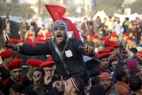 Egyptská armáda zrušila parlament i ústavu