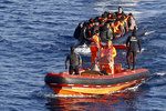 Lodě mezi Itálií a Libyí za jediný den zachránily přes 4 tisíce migrantů.