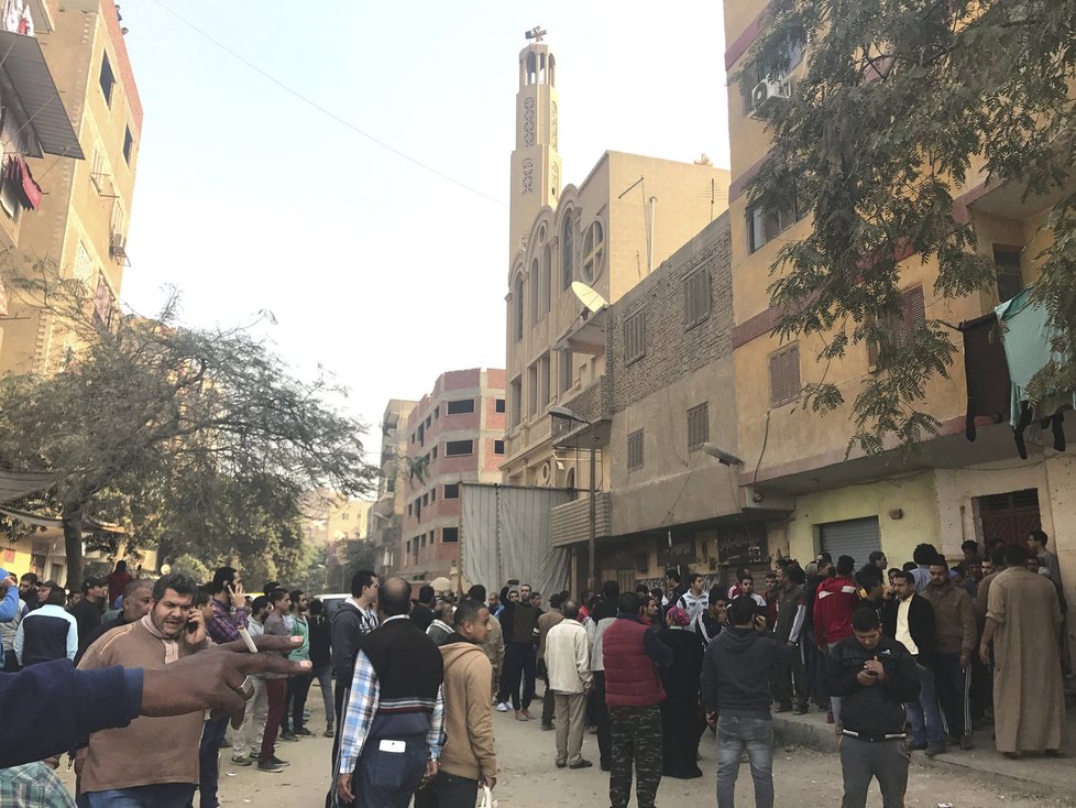 Útok na kostel koptských křesťanů v Egyptě si vyžádal několik mrtvých.