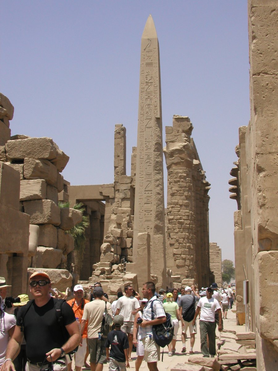 Obelisk královny Hatšepsut v Karnaku, nejrozsáhlejším chrámovém komplexu v Egyptě