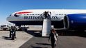 Kuriózní a nebezpečná nehoda: V Londýně došlo ke střetu dopravního letadla plného lidí s dronem 