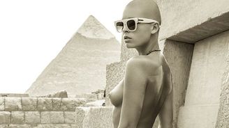 Belgická modelka skončila v egyptském vězení, pózovala nahá u slavných starověkých památek