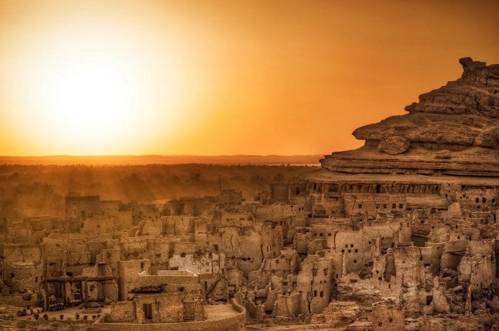 Marsa Matrouh ležící v severozápadní části Egypta je známé především překrásnými plážemi, křišťálově čistou vodou a starobylou historií. Patří mezi nejvyhledávanější turistické destinace v Egyptě.