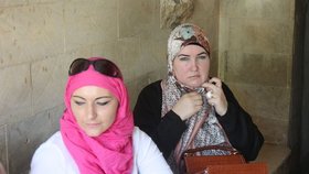 Alex Abou El-Ella a její pomocnice byly v Egyptě zahalené, aby splynuly s místními.