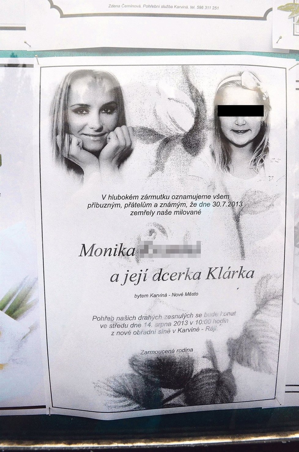 Monika K. s dcerkou Klárkou vypadají na smutečním oznámení jako dva andělé. Jejich krátká životní pouť končí shodou okolností v Ráji. Tak se totiž jmenuje karvinská čtvrť, kde leží hřbitov.