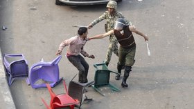 Náměstí Tahrir v Káhiře je znovu plné násilí
