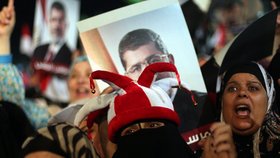 Stoupenci Mursího a muslimského bratrstva na páteční demonstraci