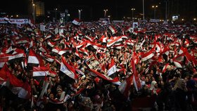 Násilnosti v Egyptě, jež souvisejí s třetím výročím svržení Mubaraka a dnem policie, si vyžádaly už 29 obětí.