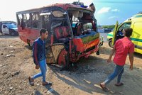 Tragická nehoda autobusu mezi egyptskými letovisky: Šestnáct mrtvých a 28 zraněných